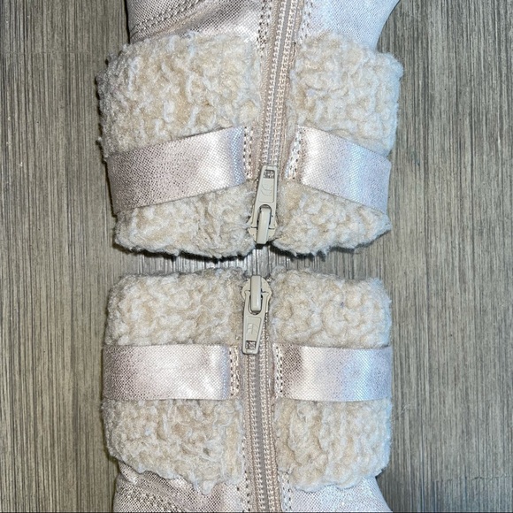 Dora the Explorer Shiny Cream Colored Fur Boots - Picture 9 of 12